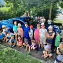 Děkujeme firmě SportDrive.cz za zapůjčení vozu Mustang a za spolupráci s panem Markem Koutným. Autíčko nalákalo nejen děti, ale i tatínky :-)
