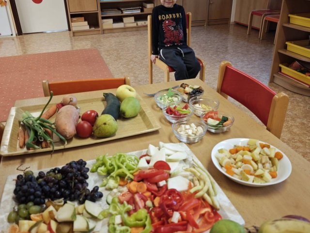 Ochutnávka ovoce a zeleniny u Motýlků