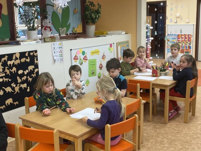 Návštěva kreslíře p. Dostála u Motýlků