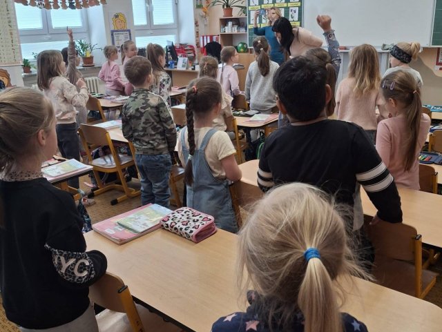 Motýlci a Včeličky na návštěvě v ZŠ